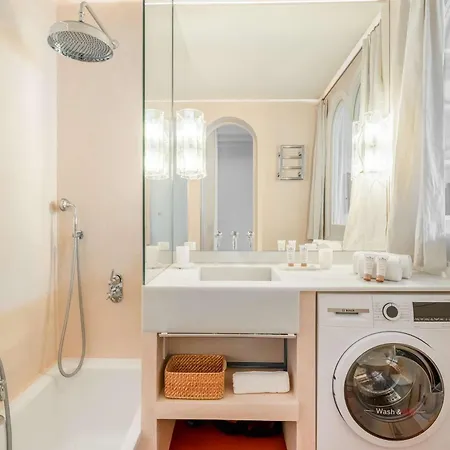 Notre Dame - Prestige With Lift And Terrace For 2