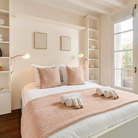 Notre Dame - Prestige With Lift And Terrace For 2