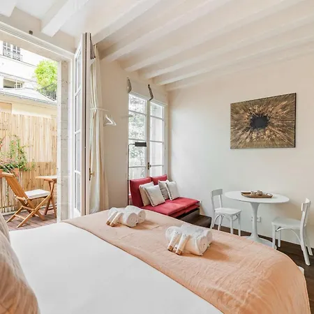 Апартаменты Cosy With Terrace Near Notre-dame