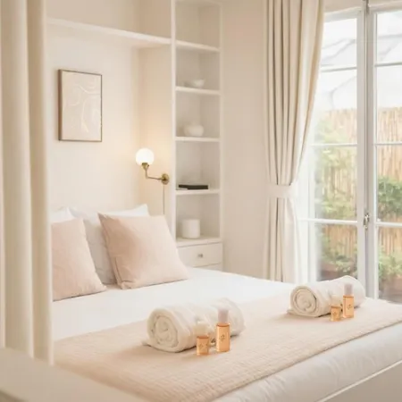 Notre Dame - Prestige With Lift And Terrace For 2